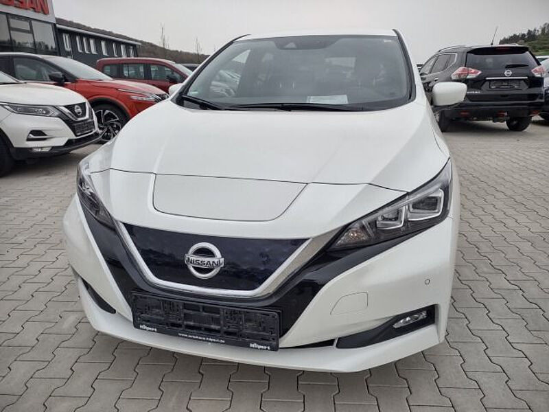 Nissan Leaf N-Connecta 40KW Winter / LED / NAVI / AVM