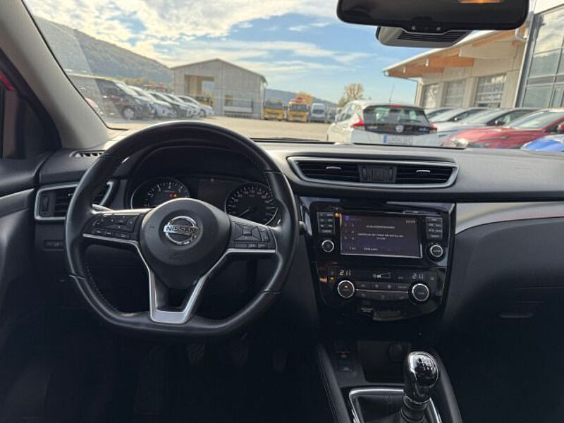 Nissan Qashqai 1.6DIG-T N-Connecta LED DAB AHK