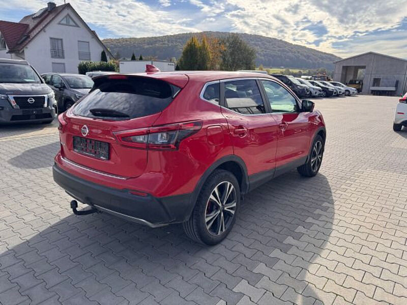 Nissan Qashqai 1.6DIG-T N-Connecta LED DAB AHK