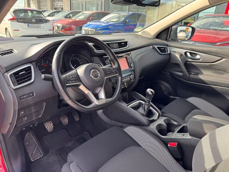 Nissan Qashqai 1.6DIG-T N-Connecta LED DAB AHK