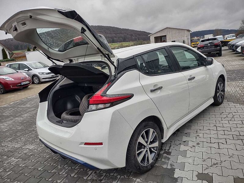 Nissan Leaf Acenta 40KW / AVM Kamera / Winterp. / PDC / Ganzjahresreif.