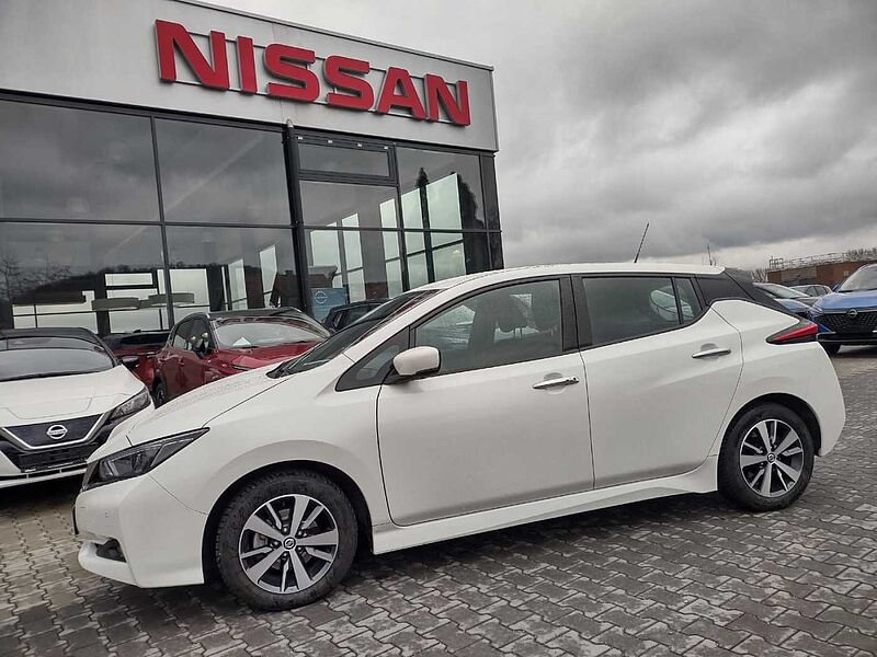 Nissan Leaf Acenta 40KW / AVM Kamera / Winterp. / PDC / Ganzjahresreif.