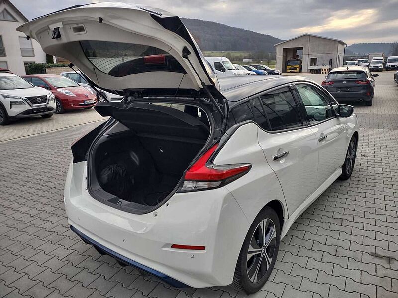 Nissan Leaf N-Connecta 40KW / NAVI / LED / Winter / AVM Kamera